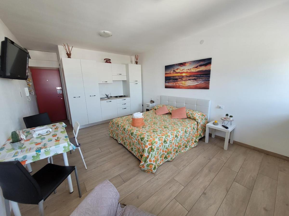 Rosato 3 Sea View Apartment Lignano Sabbiadoro Bagian luar foto
